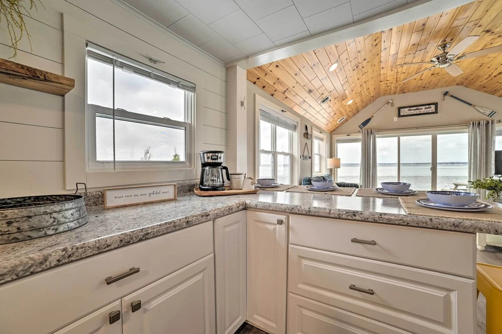 Charming Modern Cottage on Houghton Lake
