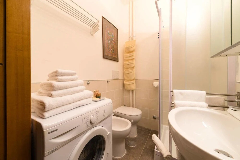 Cosy 1 Bed Flat With AC in San Giovanni, Serviced by Hostmaker