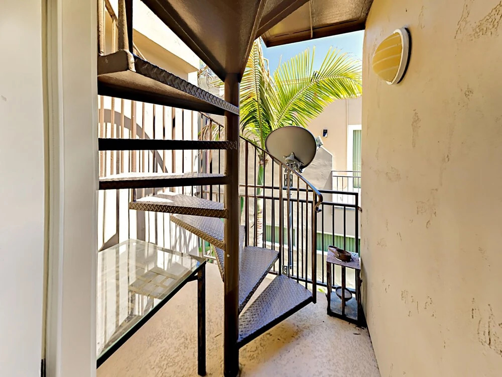 3br W/ Garage & Rooftop Deck - 1 Block To Beach 3 Bedroom Townhouse