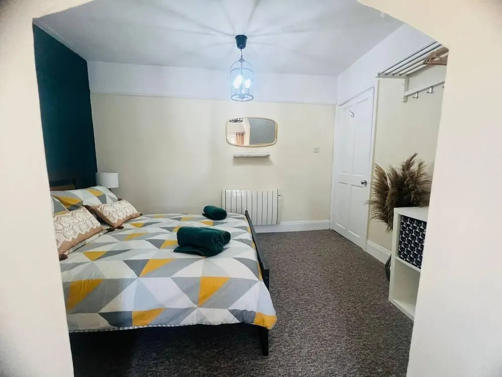 Family 4-bed Apartment in Dawlish With Sea View
