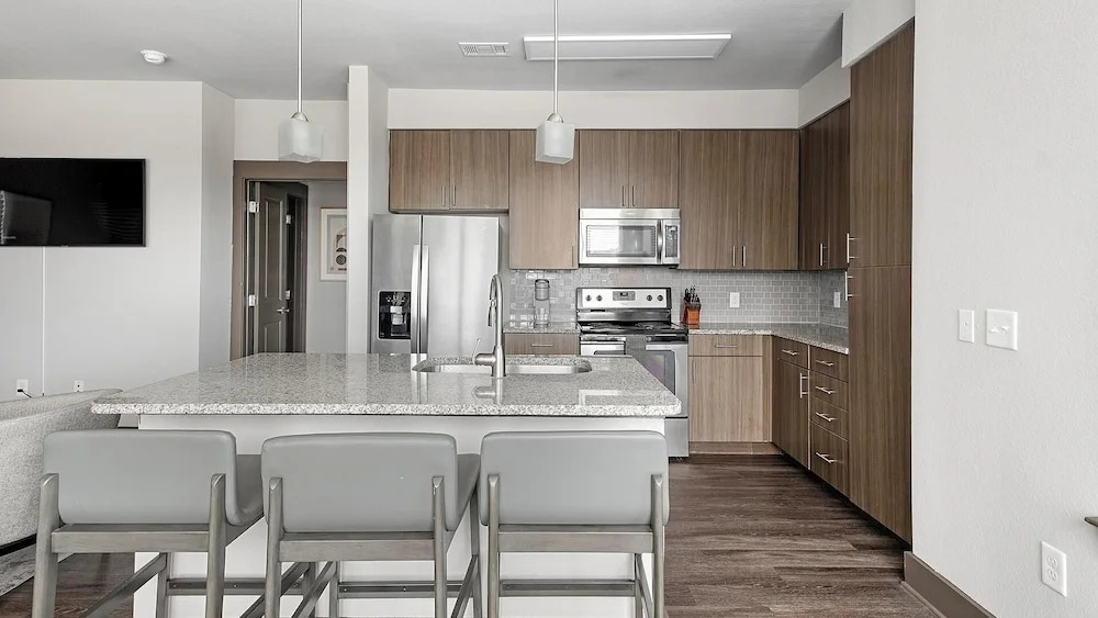 Landing Apartments Near Eldridge/West Oaks
