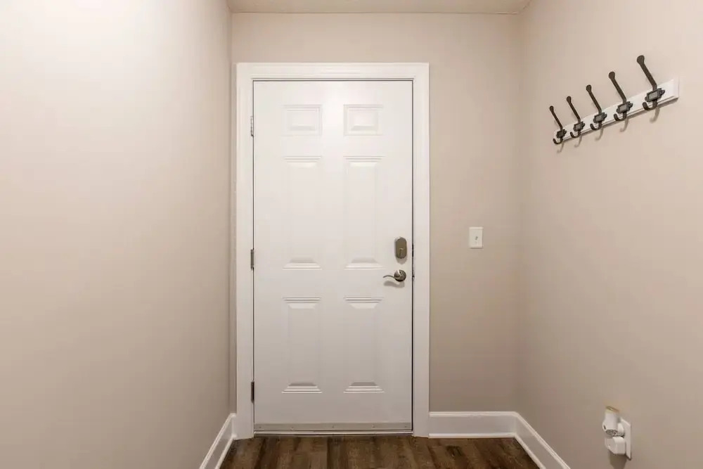 Woodland Penthouse 2BR W D Pool Gym Walkable