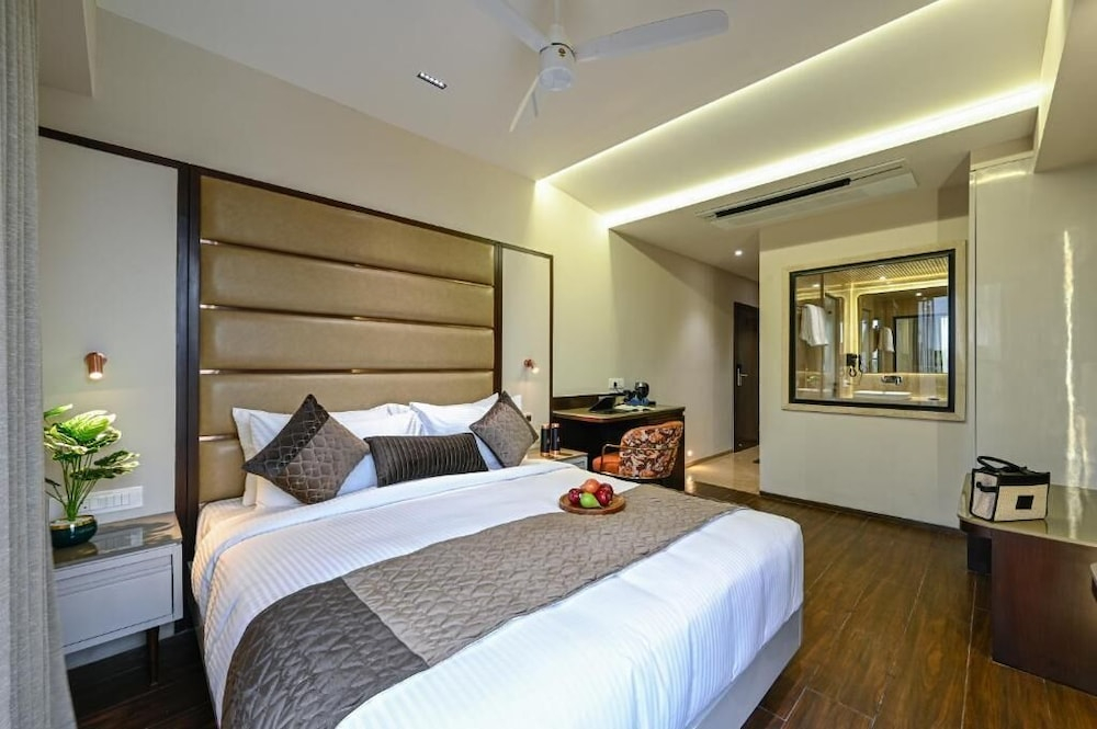Hotel Grand Girdhar Premier