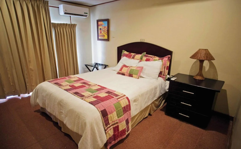 Hotel Caña Brava Inn