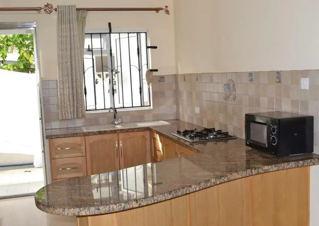 Jet Villa - Amandier 2-Bedroom Apartment with Pool near Flic en Flac Beach