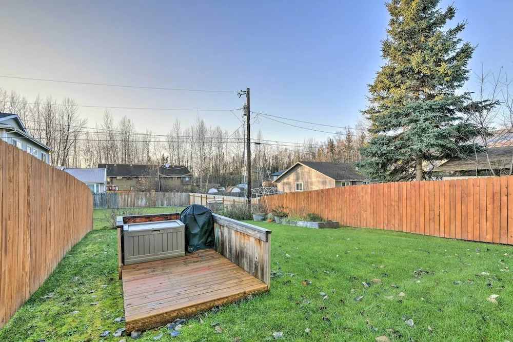 Stunning Anchorage Townhome ~ 5 Mi to Dtwn