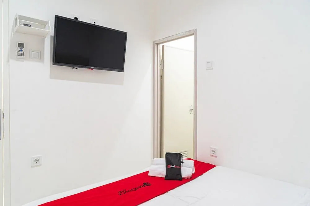 RedDoorz near Tarumanagara University