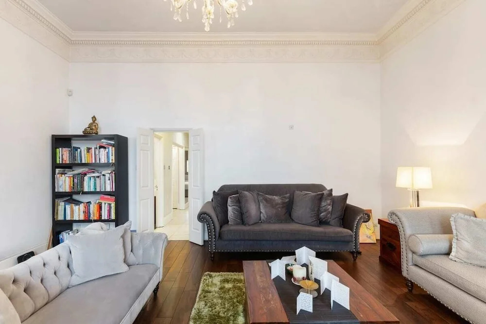 Stunning 2 Bed Apt, Sleeps 3 in Kensington