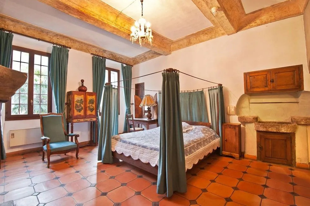 Hôtel Les Arcades