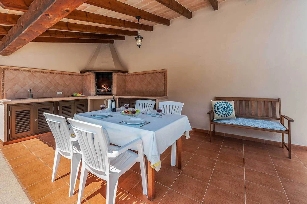 Villa Las Flores by Villa Plus