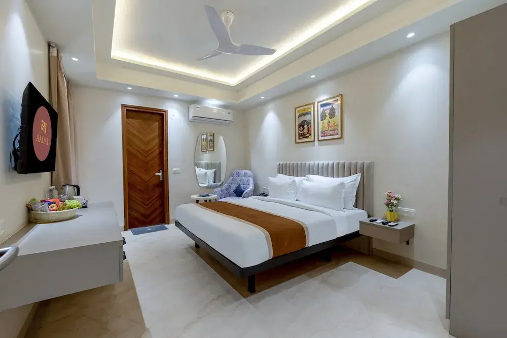 Aadat Hotel Near Artemis Hospital Gurgaon