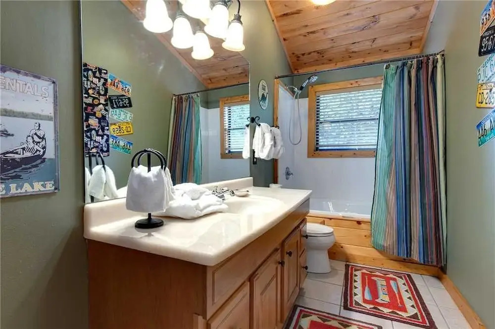 Stonebrook Lodge - Four Bedroom Cabin