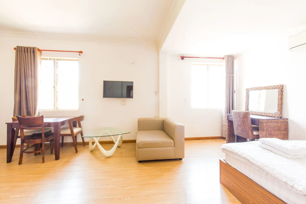Qhome Saigon - Bui Thi Xuan