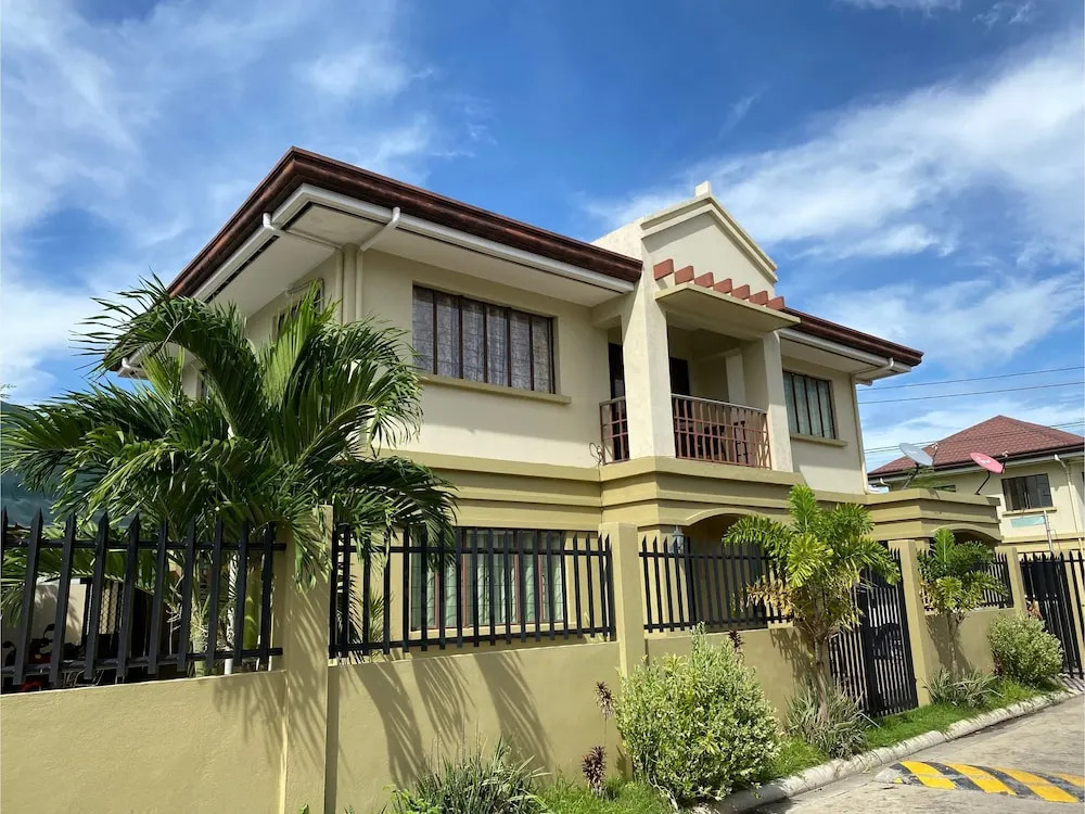 OYO 693 Titan Residence Mactan