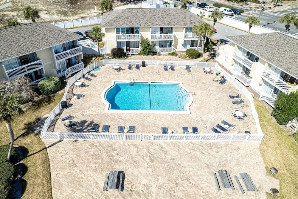 Sandpiper Cove 8113 Studio Bedroom Condo by RedAwning