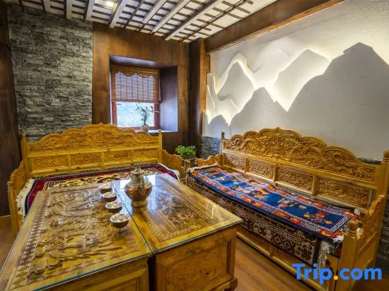 Daocheng Yading Sangjie Linka Luxury Homestay