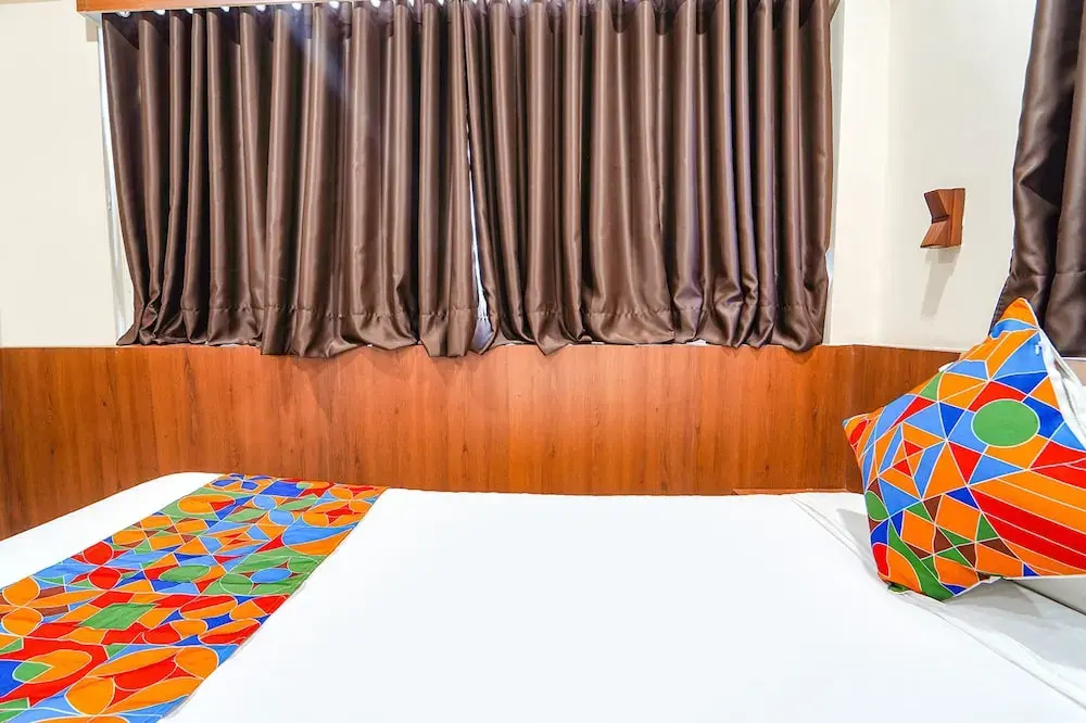 Fabhotel Stayz Inn Us Consulate
