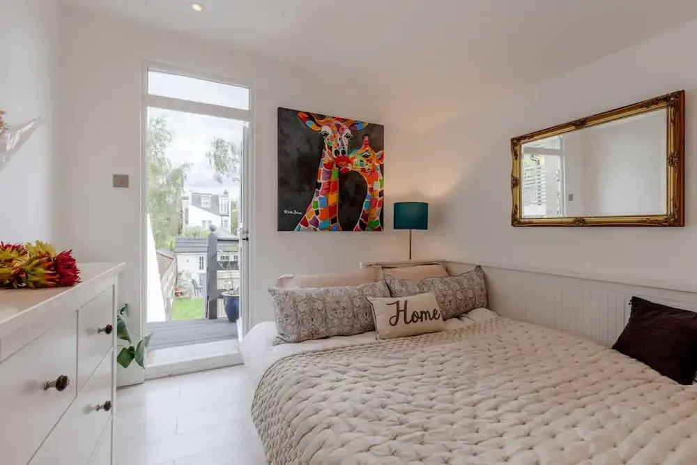 Modern 2 Bedroom Apartment in Wimbledon With Garden