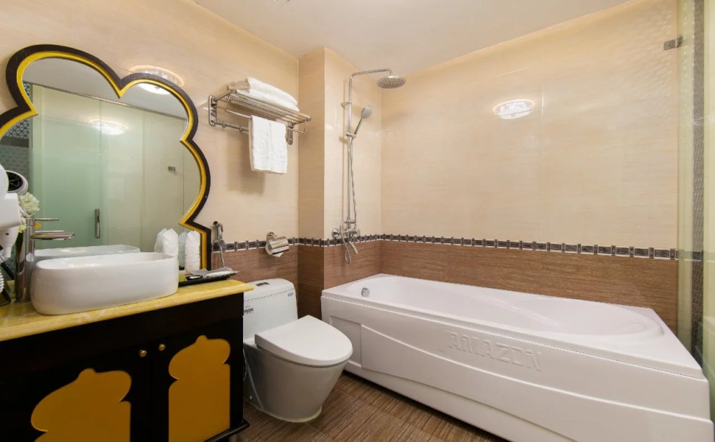 Du Palace Hotel & Travel