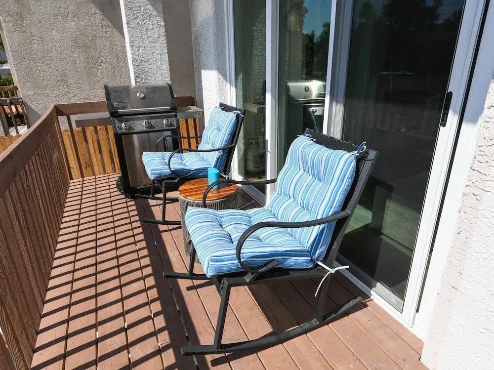 Canal-front Sleeps 10 Pool Spa Private Dock