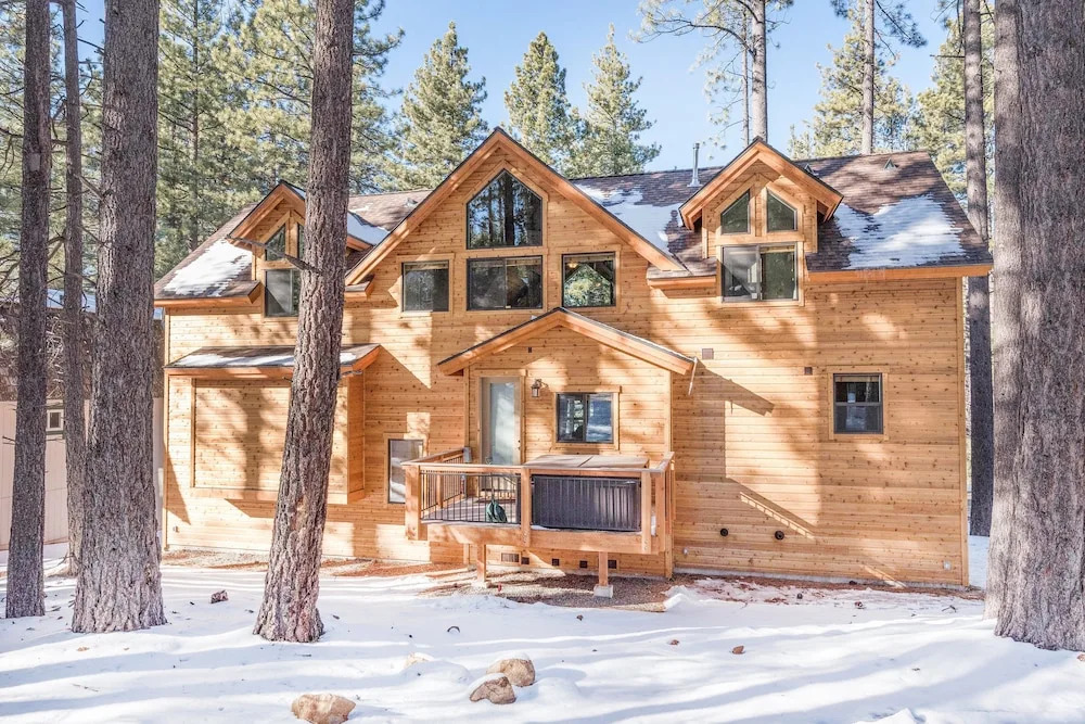 Expansive 6br W/ Hot Tub, Pool Table & 4 Balconies 6 Bedroom Home