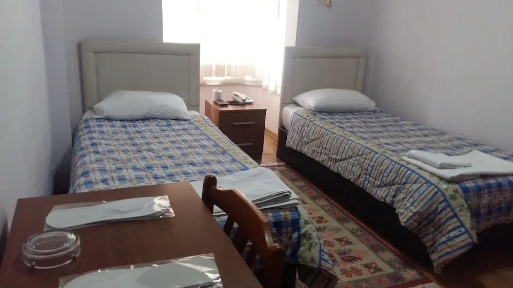 Bayrakli Otel
