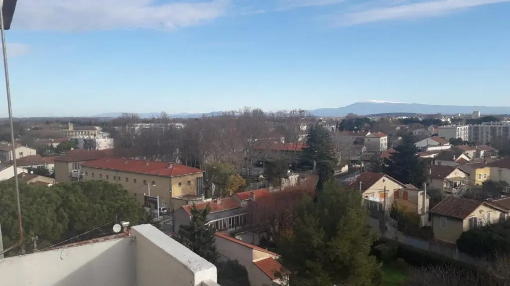 Agréable appartement 4 pièces, vue Mont Ventoux, proche remparts