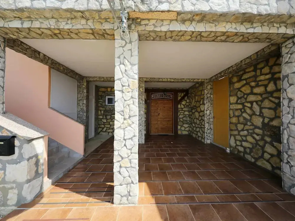 Villa in Poličnik with Pool near Zadar