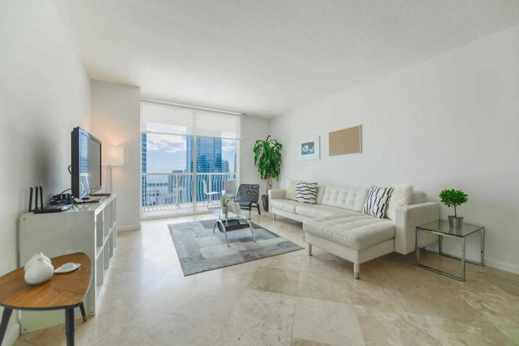 Amazing 3 BR Apartment At Brickell