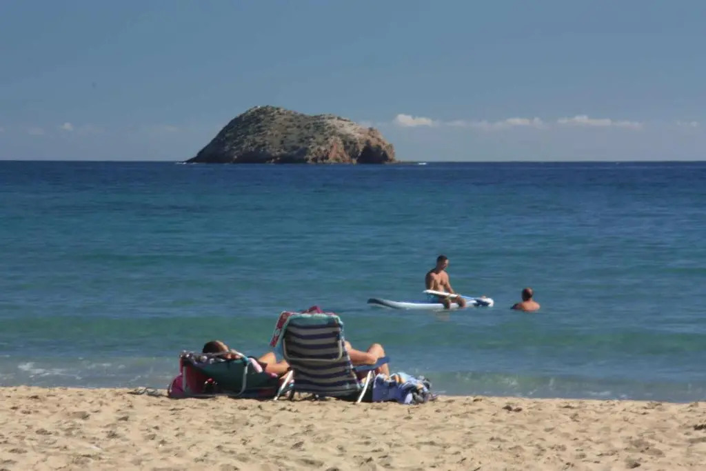 Marysol apartamento de lujo balcón azotea piscina comun a la playa