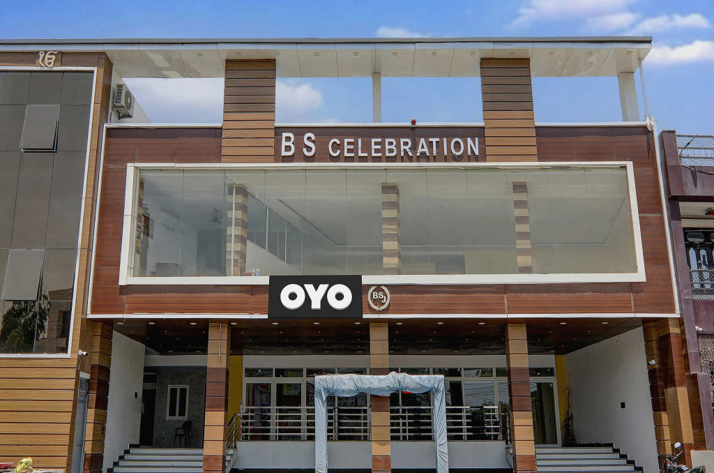 Super Hotel O B.S Celebration