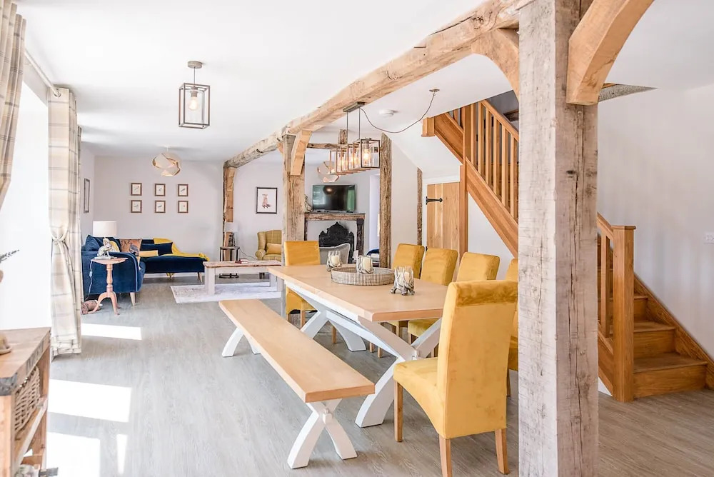 Chapel Cottage at Pond Hall Farm, Stunnning Property with Private Hot Tub, Hadleigh