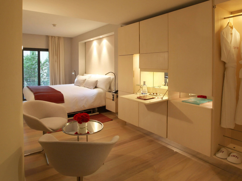 Cram Hotel