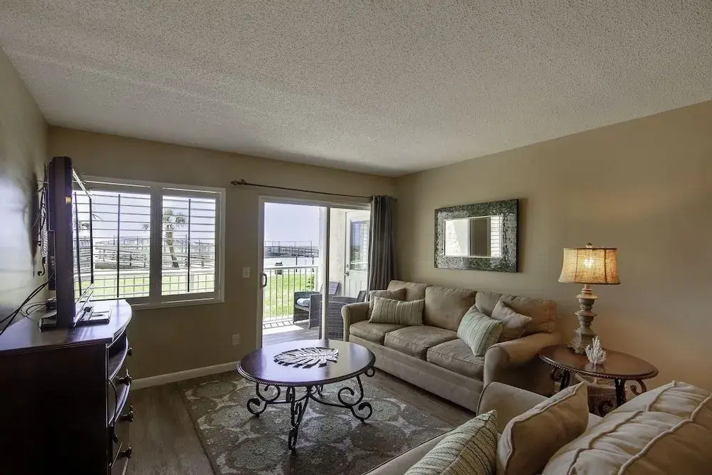 Gulf Shore Condo #119 - 2 Br condo by RedAwning