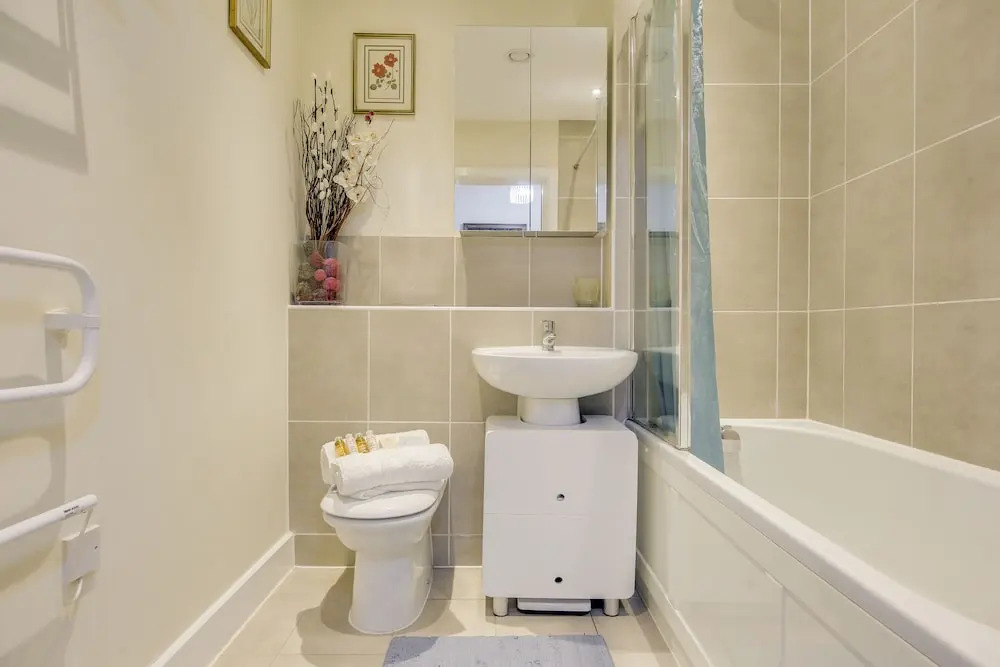 Modern Glenthorne Road Apartment