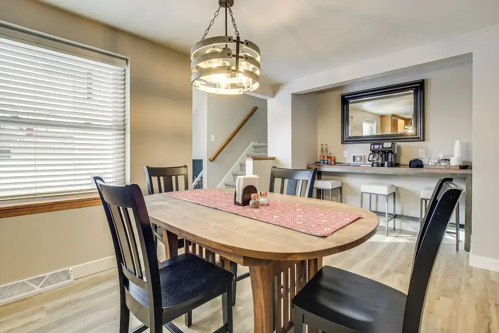 3 Blocks to Lambeau Field! Bright Home w/ Yard