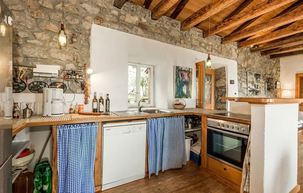 Amazing Home In Poljane