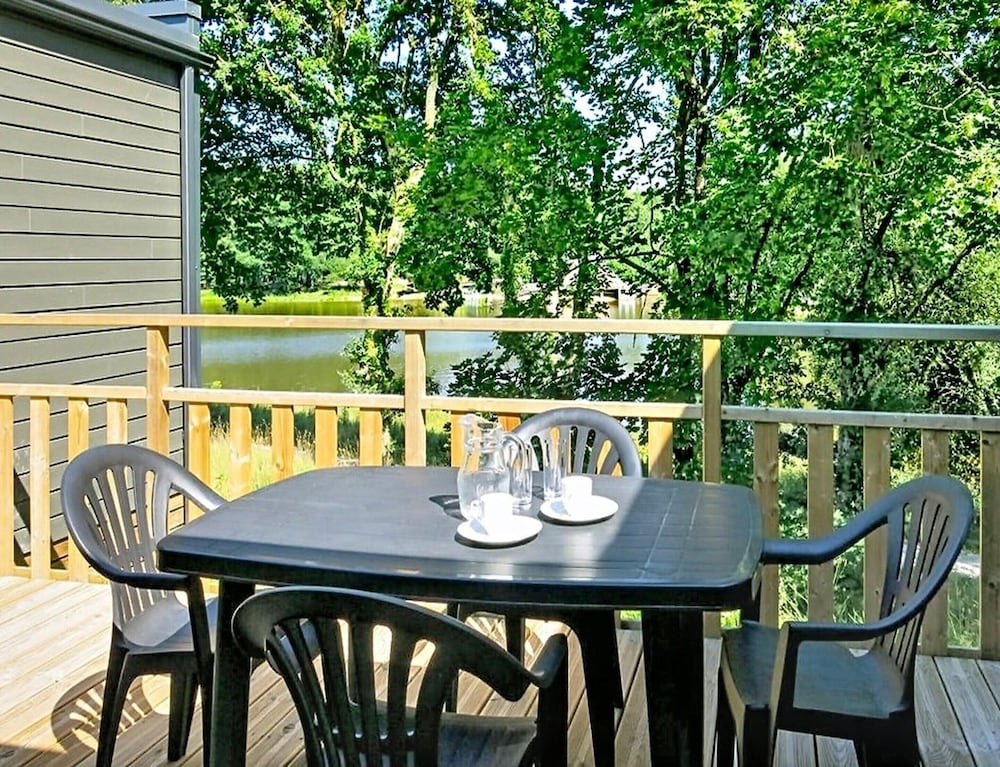 6 Guest Cottage With Pool & Terrace