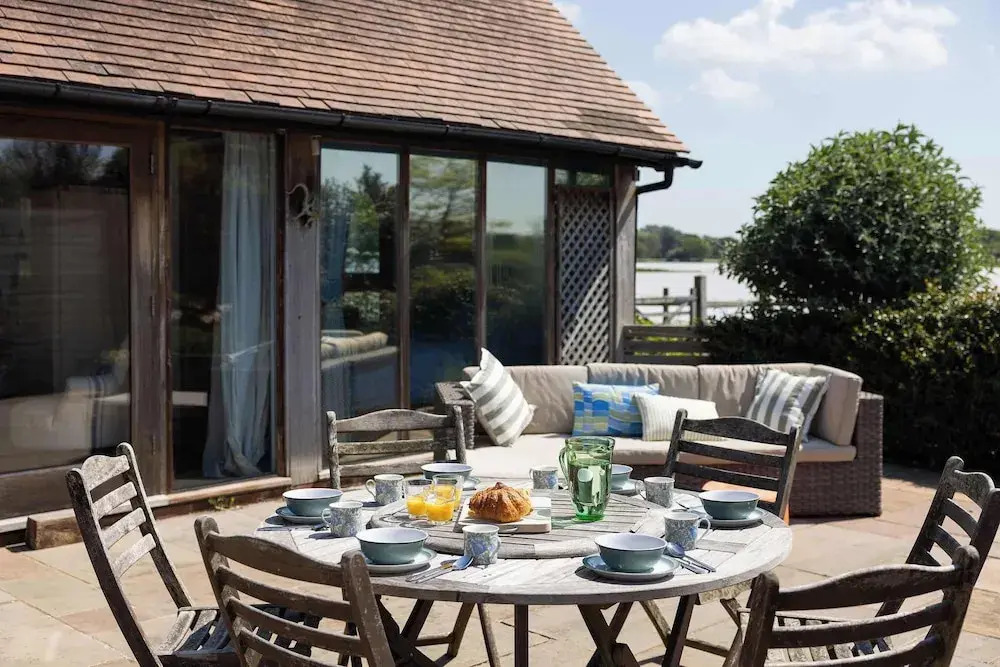 Spacious Coastal Retreat for 10 in West Wittering