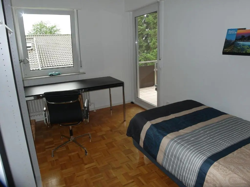 Appartement Region Esslingen - Nähe Messe - Flughafen - Stuttgart - Wohnen und Arbeiten auf Zeit in 120m2 Wohlfühlatmosphäre - ab 3 Übernachtungen - geeignet für 4 Personen - Beistellbett möglich - Kinder und Tiere willkommen - Garage für e-bikes