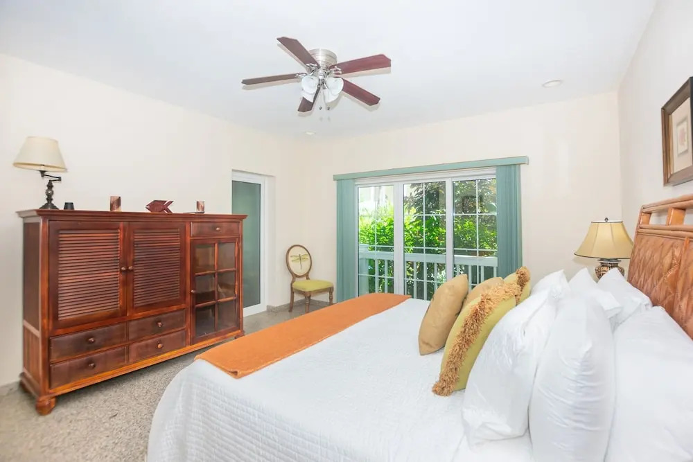 Lawson Rock - Seahorse 105 2 Bedroom Condo by RedAwning