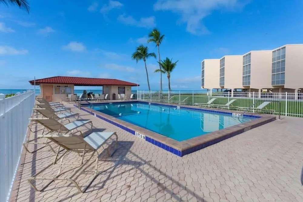 John's Dolphin Way Condo
