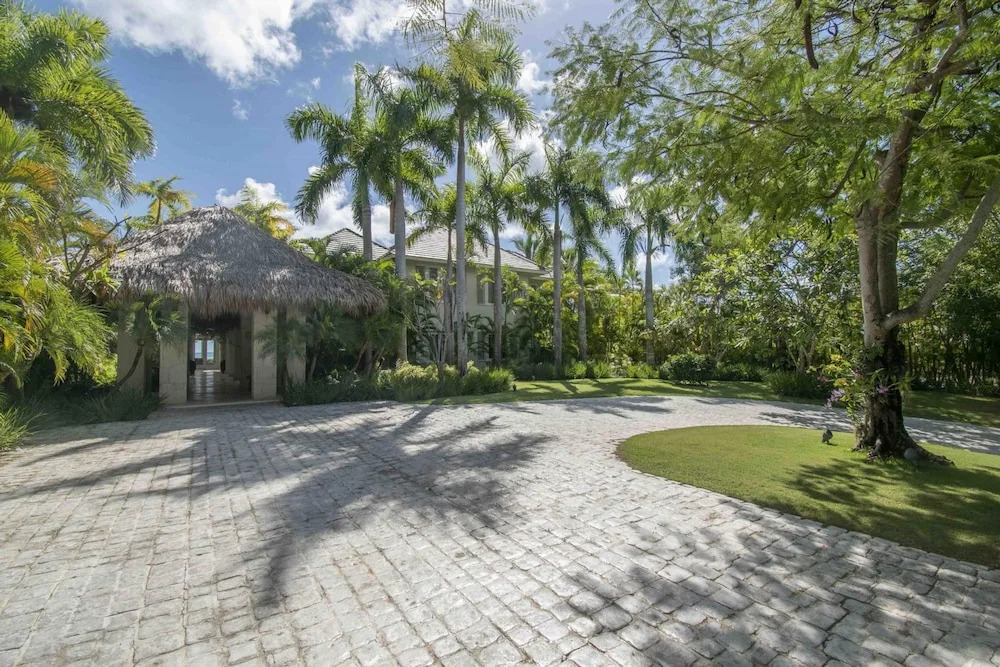 Ocean Front Luxury Villa in Golf and Beach Resort