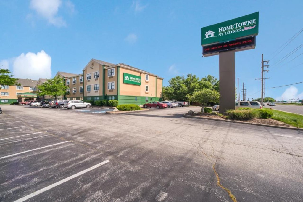 HomeTowne Studios by Red Roof St. Louis - Airport/N Lindbergh