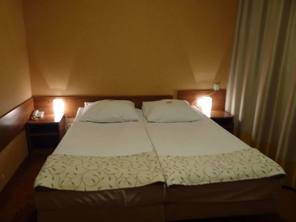 Grot Hotel