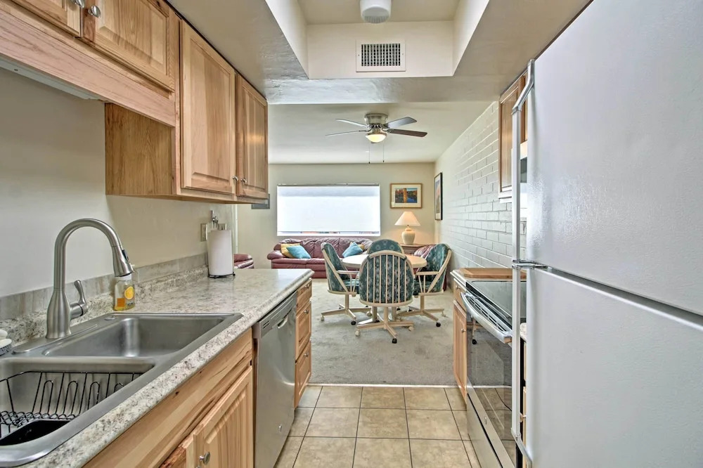 Green Valley Townhome w/ Patio & Resort Amenities