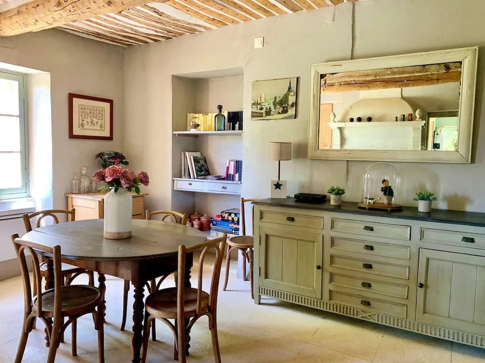 House With 3 Bedrooms in Roussillon, With Wonderful Mountain View, Shared Pool, Enclosed Garden