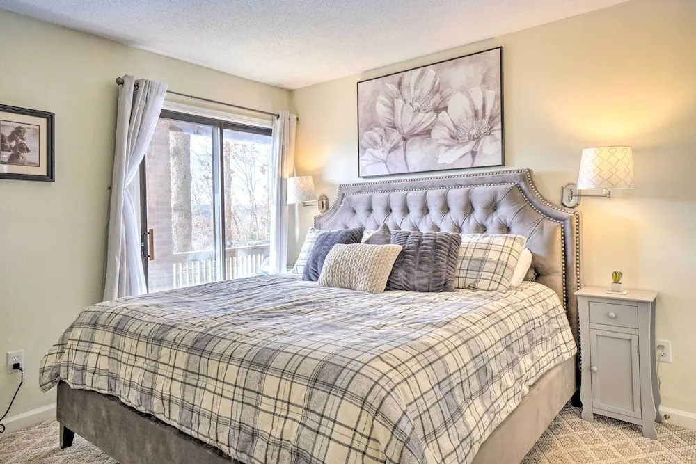 Resort Condo in Branson w/ Mountain & Lake Views!