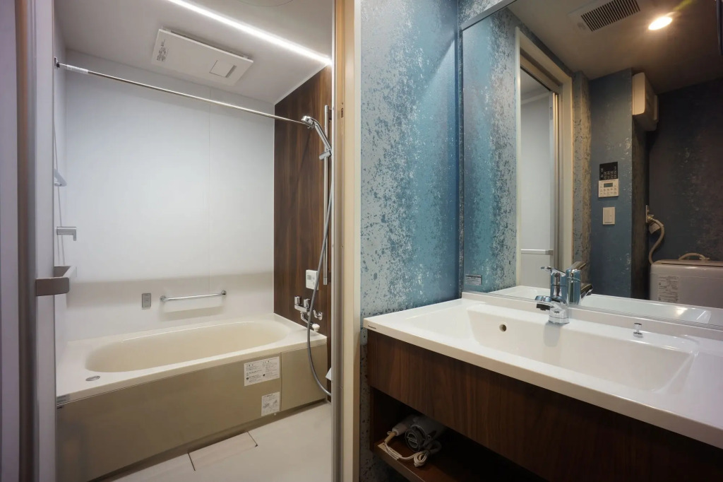 WIRES HOTEL James zaka