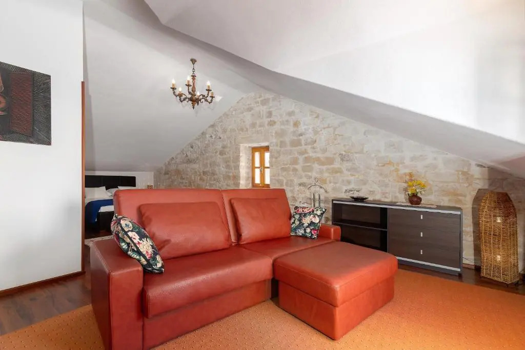 4 bedrooms seafront Villa LAURUS with heated pool for up to 8 people